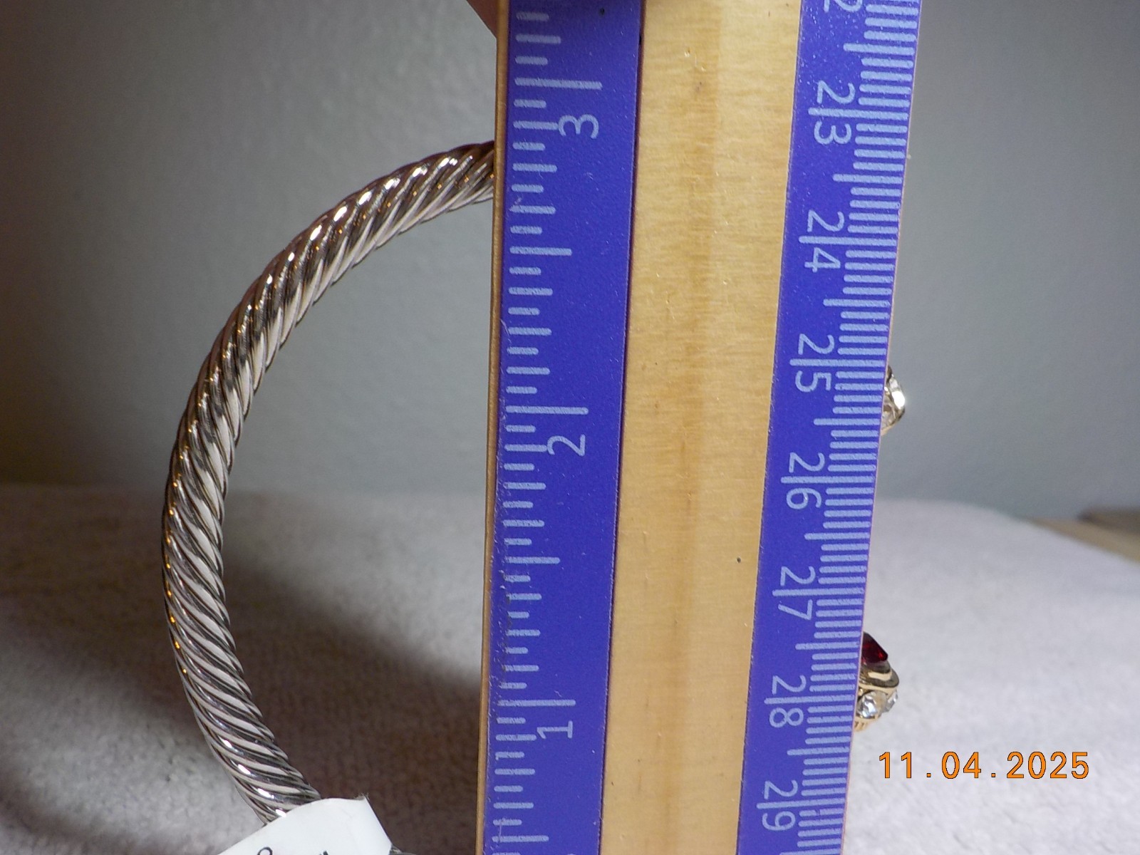 TWO-TONE GOLD/SILVER ROPE STYLE CUFF W/RED/CLEAR CRYSTAL ENDS