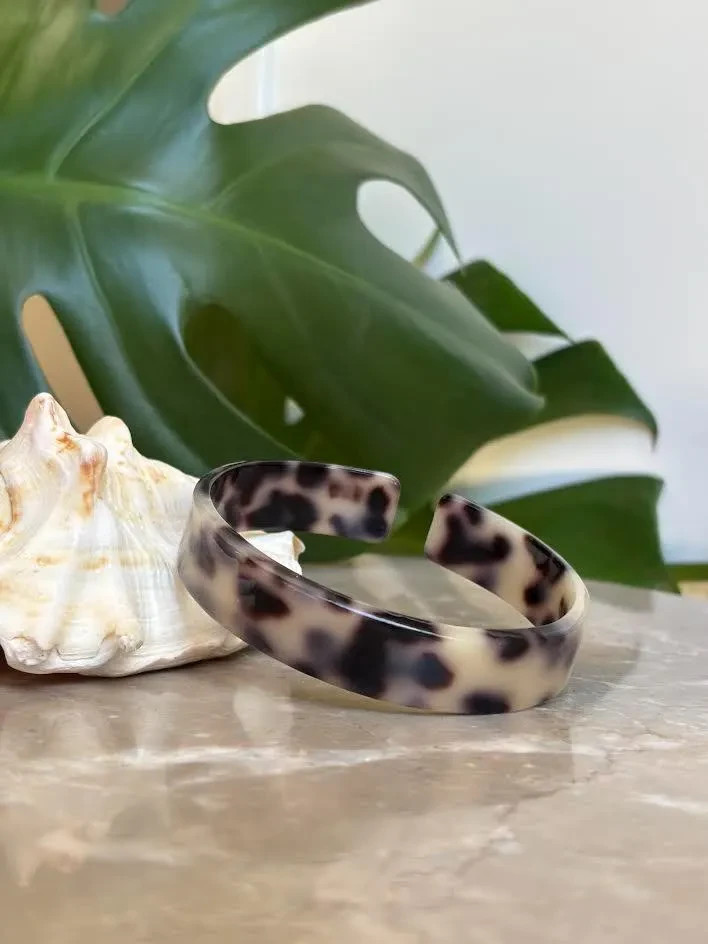 Hawaiian Jewelry Faux Tortoise Turtle Shell Resin Bracelet Vintage Bangle