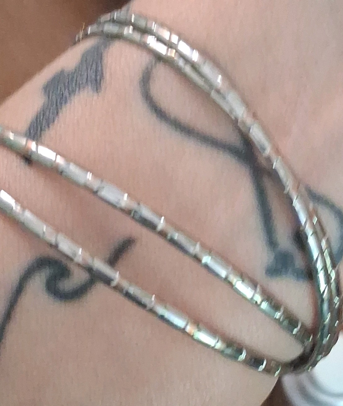 Connected 4 Silver Tone Metal Round Bangle Bracelets – No Stone Set