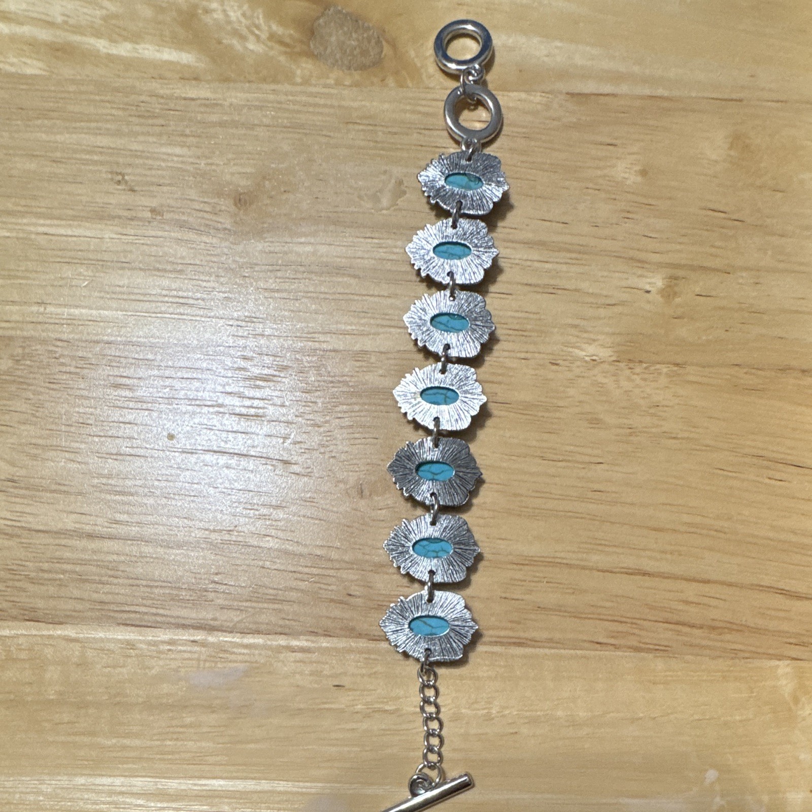 Silver Tone Oval Turquoise Link Bracelet, Bezel Set, Toggle Closure, 6 Stones