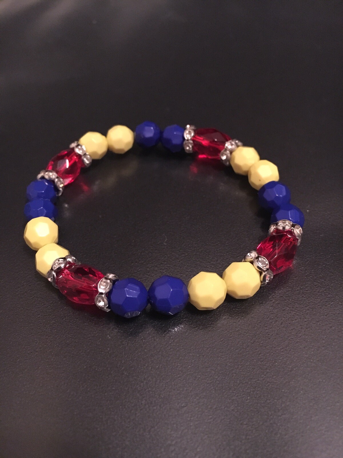 Womens girls Romania/Europe 7” Stretch Beaded Bracelet Red/Yellow/Blue Jewelry