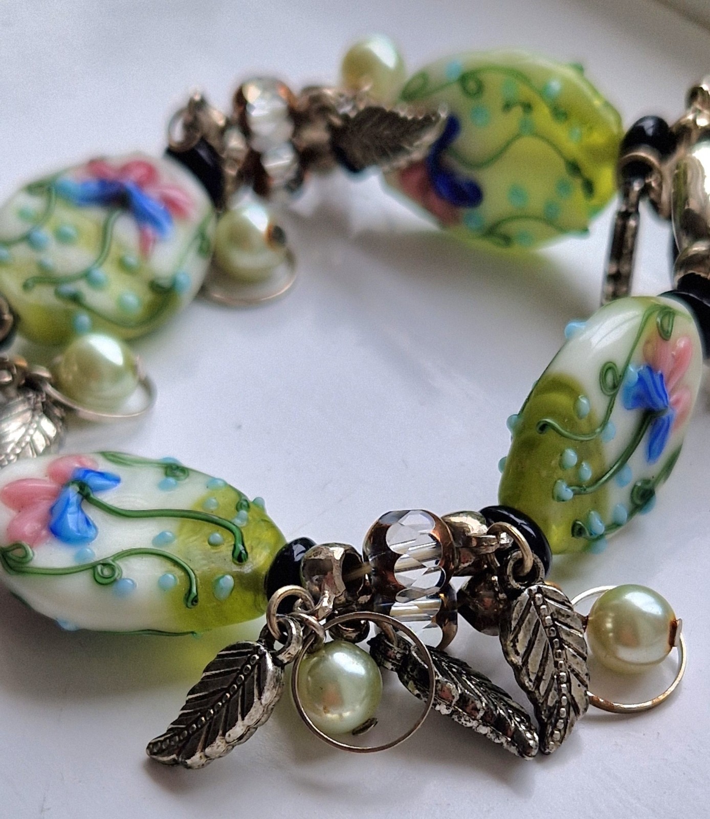 ✨Vintage Artisan Lampwork Glass Charm Bracelet – Floral Design