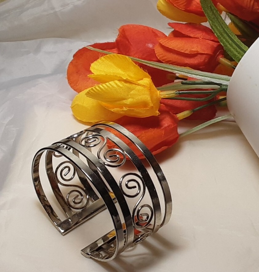 Braclelet Silver Tone Polished Wide Open Scrolling 6.5″ Small Cuff