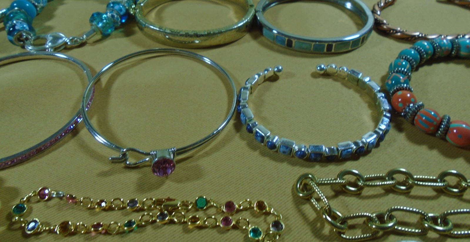 LARGE ASSORTED MULTI-COLOR BRACELET LOT CUFF BANGLE CHAIN BEADED WEAR RESELL