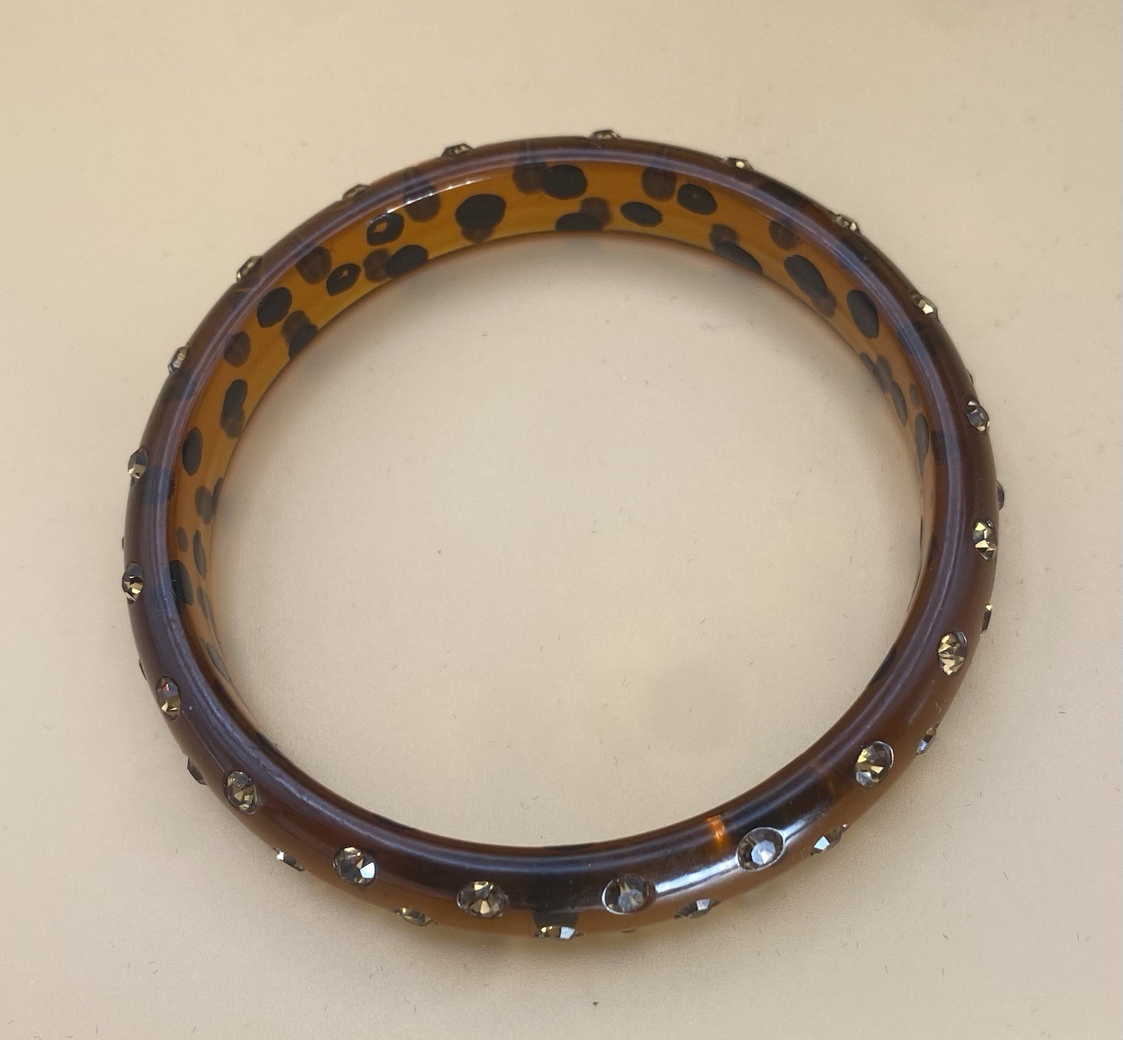 Brown Tortoise-Style Plastic Bangle Bracelet Clear Round Crystal Bezel No Clasp