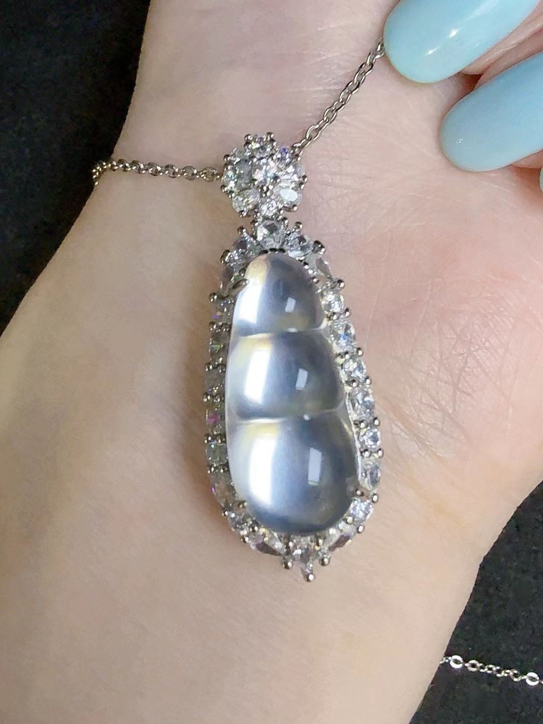 Beautiful Natural white crystal pendant